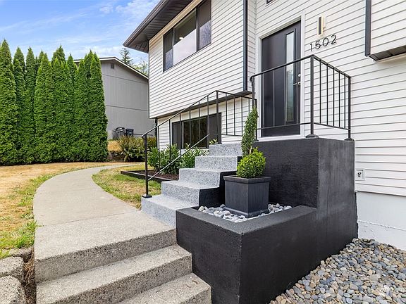 4th image of 1502 Canyon Court