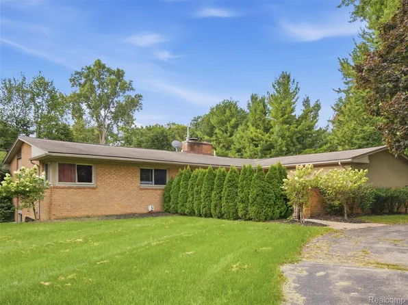 4430 Queens Way, Bloomfield Hills, MI 48304