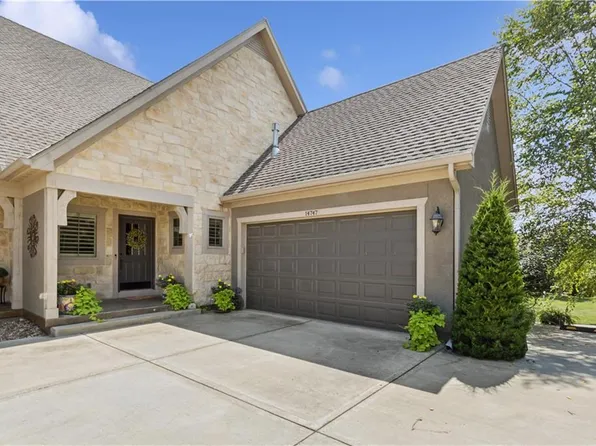 14747 Norwood St, Leawood, KS 66224