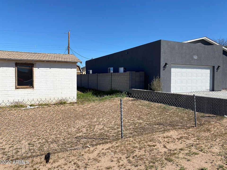 2nd image of 2634 E Jones Ave