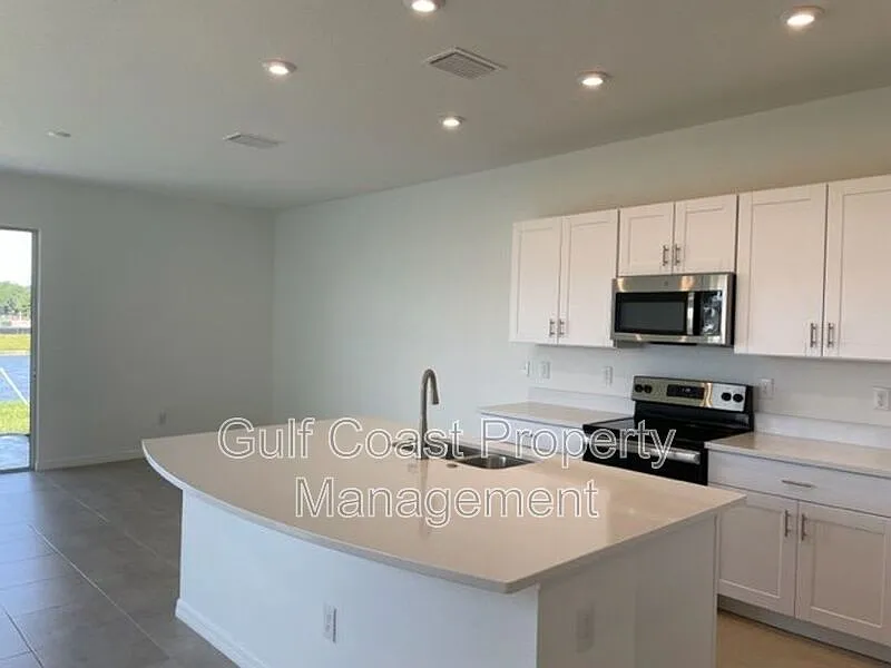 3 bed, 2.5 bath, 1553 sqft, $1,995 — Photo 4