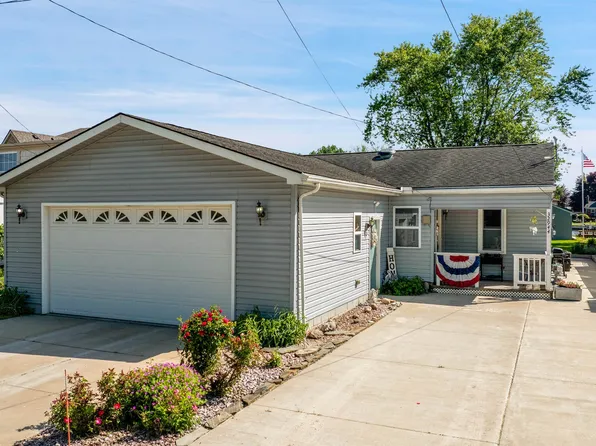 32944 Killewald St, Chesterfield, MI 48047