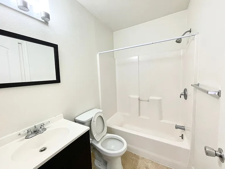 1238 W 35th St — Photo 9