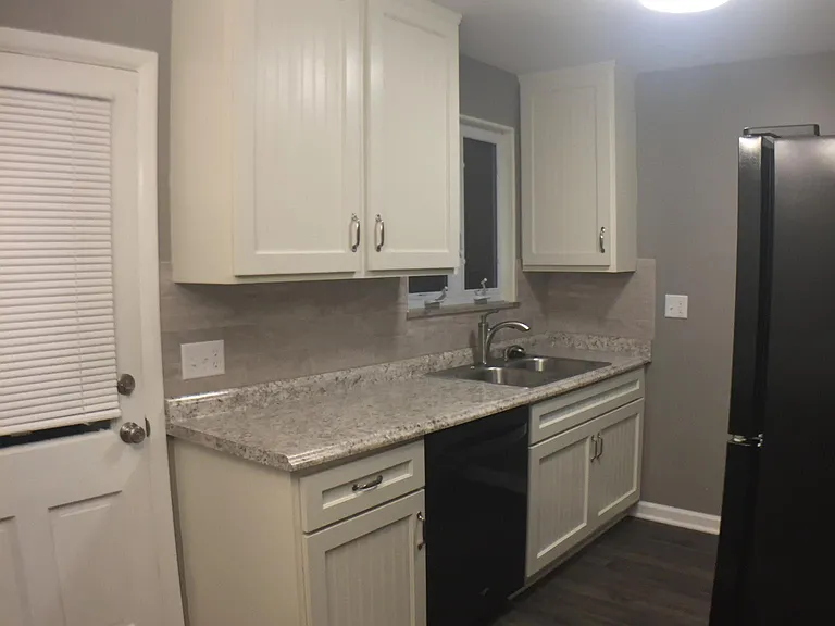 967 Thomas Rd — Photo 12