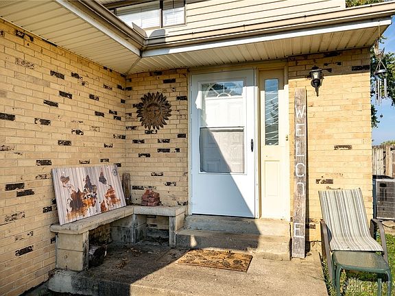 3rd image of 119 Highridge Ct
