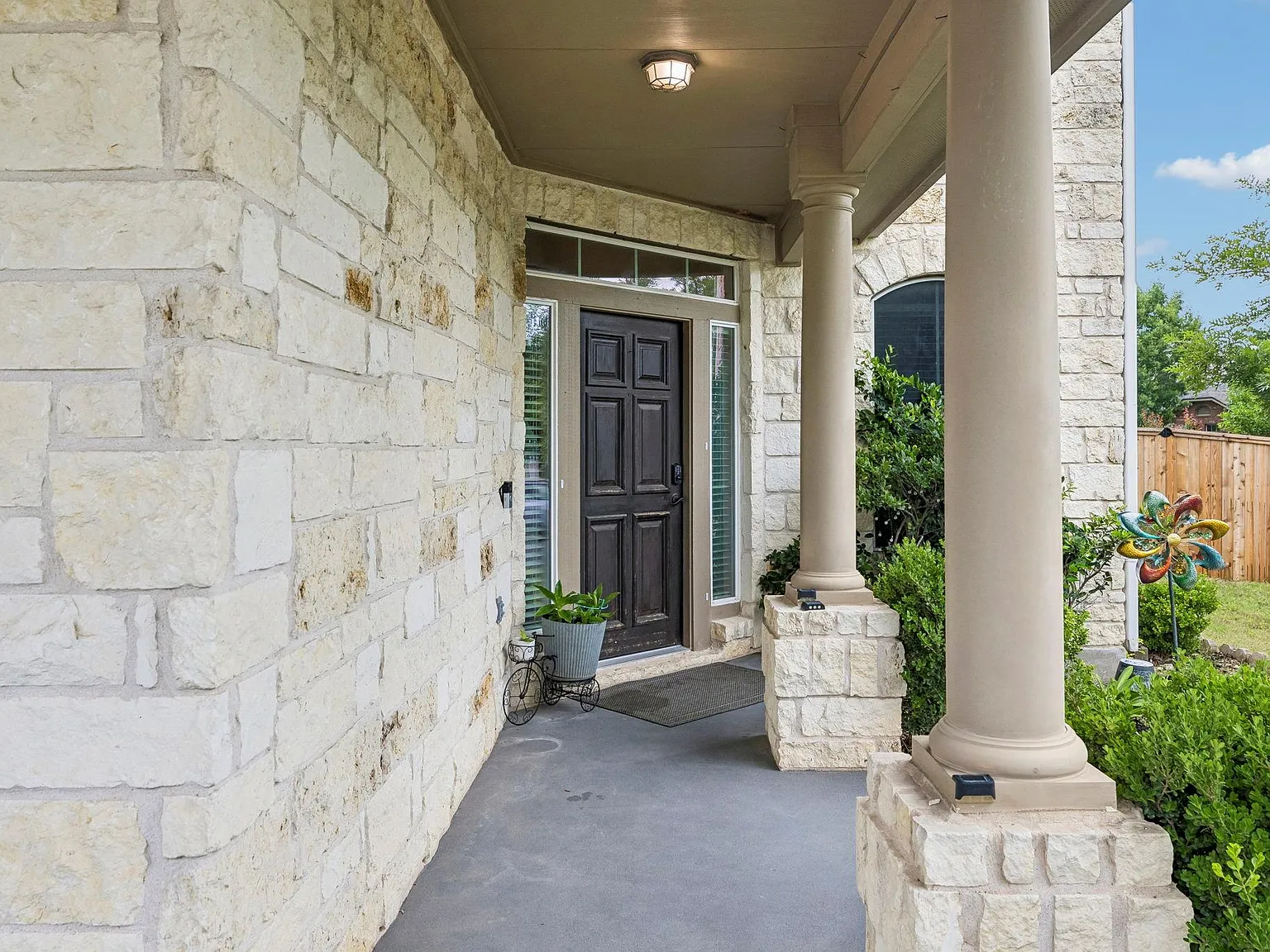 4 bed, 3.5 bath, 3216 sqft, $2,900 — Photo 2