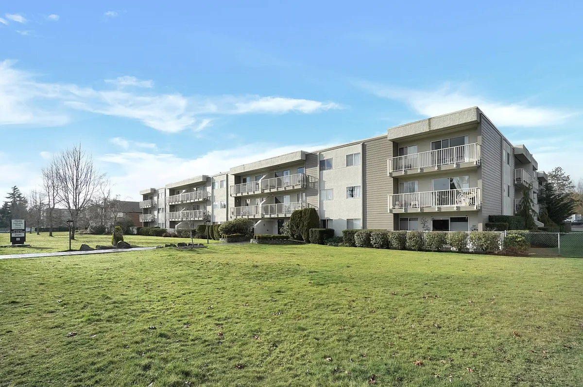 Lochside Apartments — Photo 3