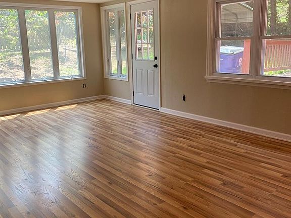 3rd image of 206 Highview Dr