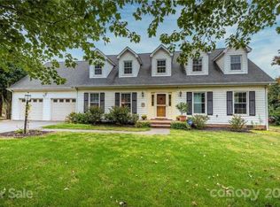 1206 10th St NW, Hickory, NC 28601