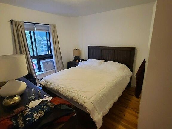 4th image of 893 Pacific St APT 2A