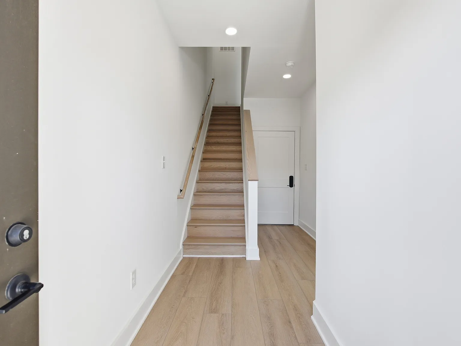 3 bed, 3.5 bath, 1662 sqft, $3,250 — Photo 3
