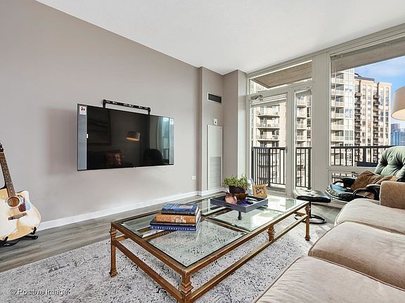 4th image of 600 N Kingsbury St APT 1205