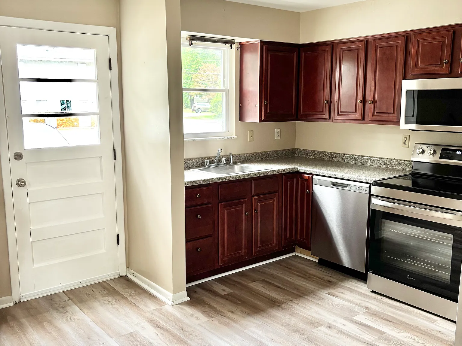 2 bed, $1,195 — Photo 1