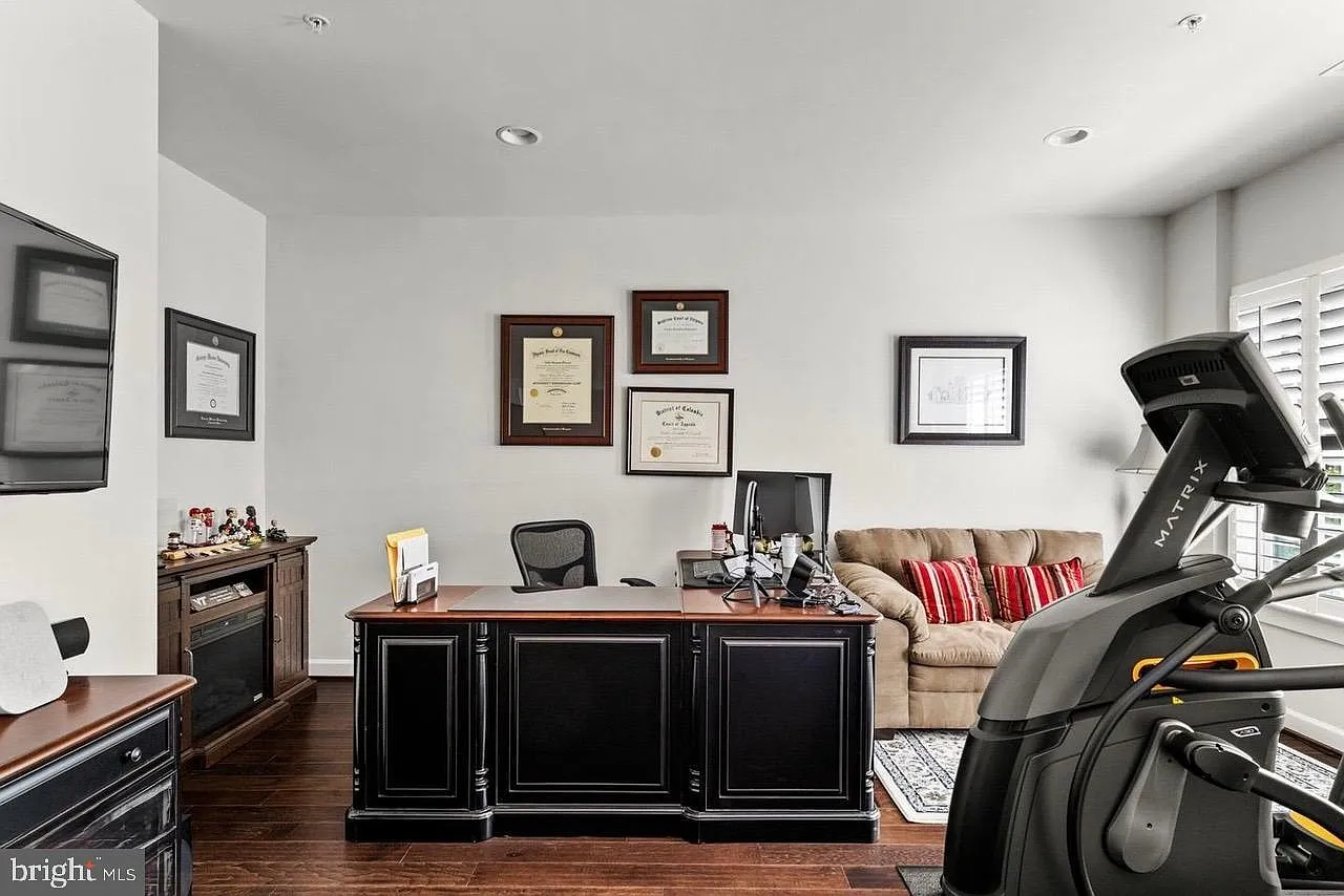 4 bed, 5.0 bath, 3419 sqft, $4,190 — Photo 4