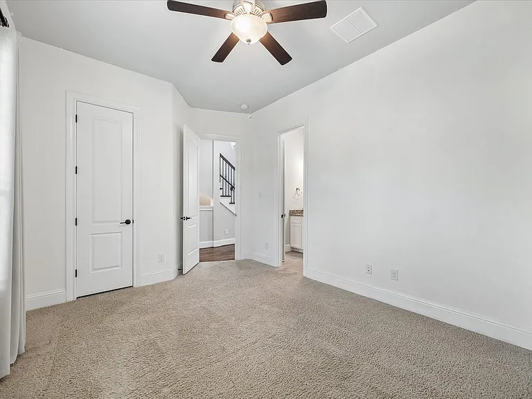 1704 Oak Leaf Pass Dr — Photo 11