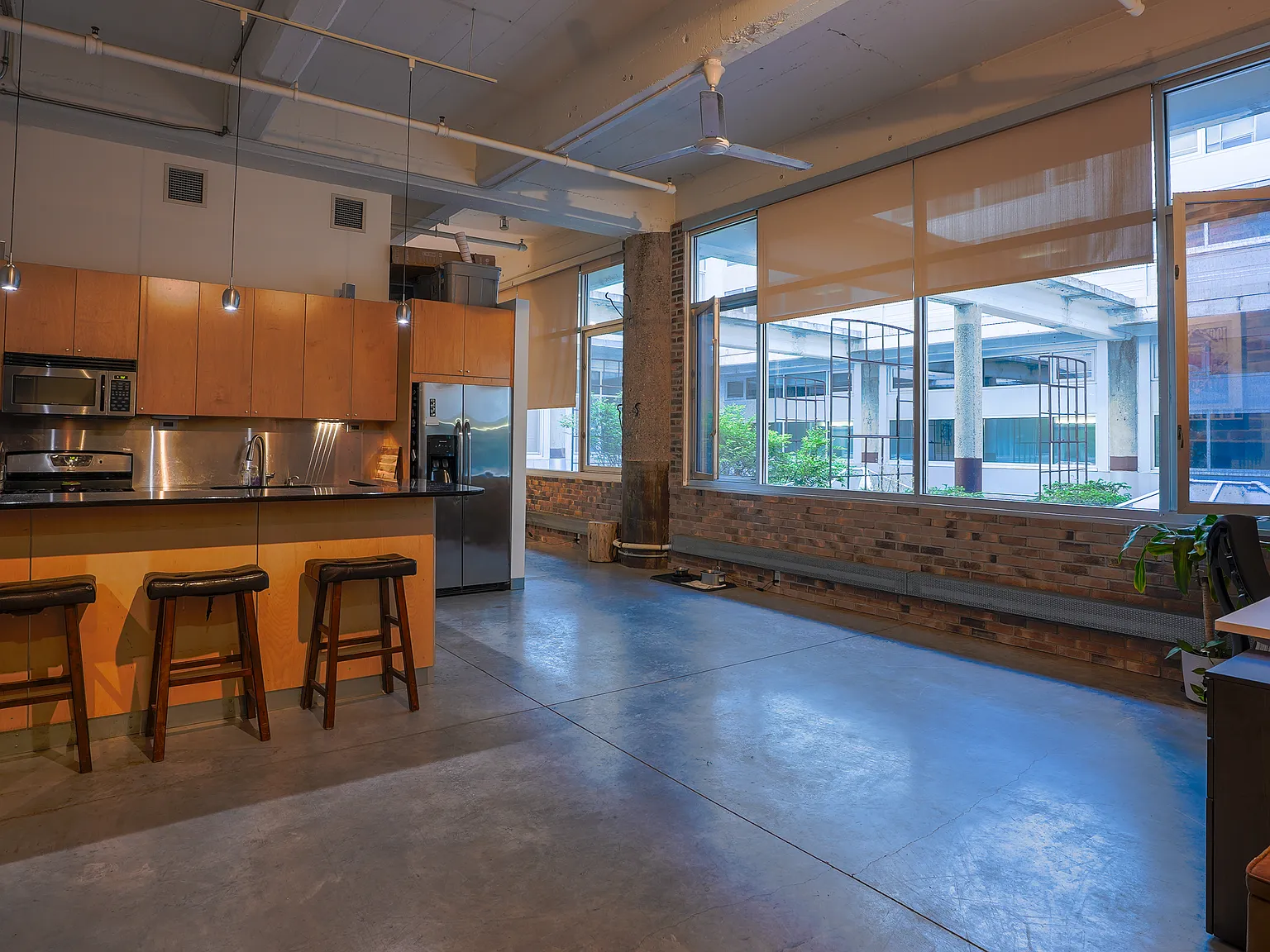 1 bed, 966 sqft, $1,995 — Photo 3