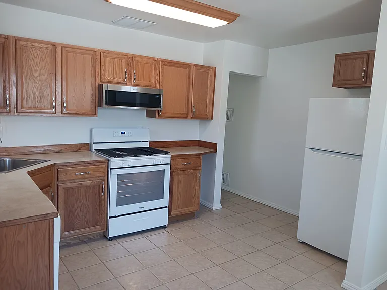 Oak kitchen with newer appliances