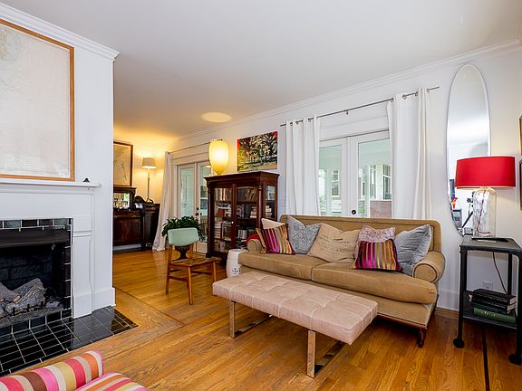 4th image of 2614 Essex Pl