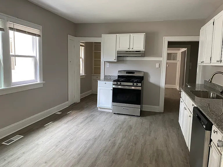 2864 N Pierce St — Photo 10