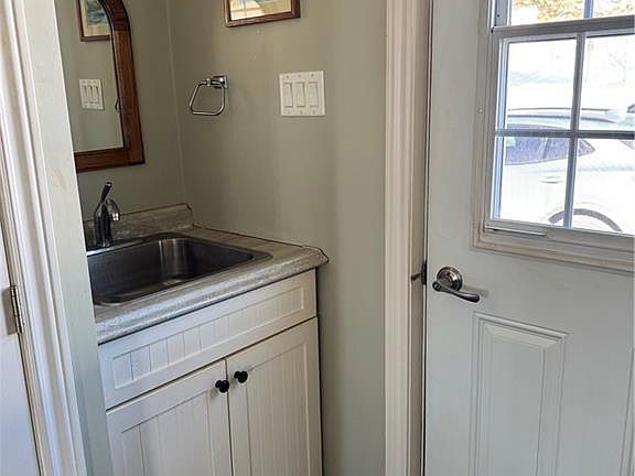 5th image of 45 Waugh Rd