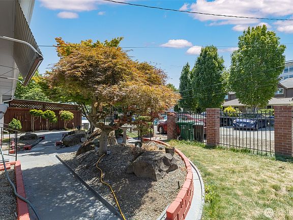 3rd image of 4504 S Trenton Street