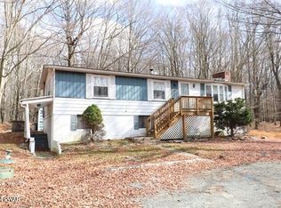 111 Running Deer Dr, Greentown, PA 18426