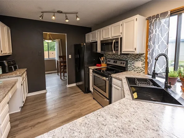 5309 Colt Dr, West Des Moines, IA 50266