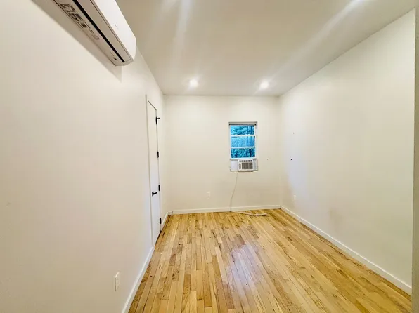 81 Stuyvesant Avenue image 14 of 16