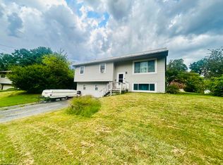 105 Sharon Ln, Kingwood, WV 26537