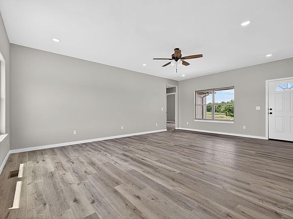 5th image of 420 Beavertail Road