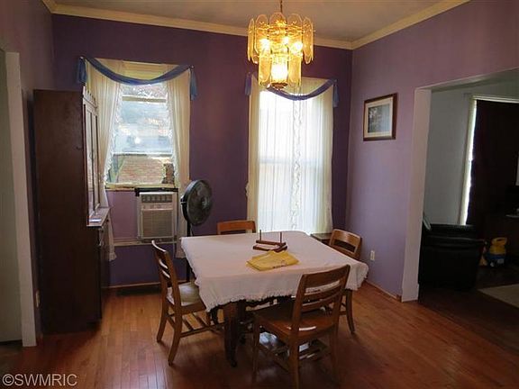 2nd image of 213 S Farmer St