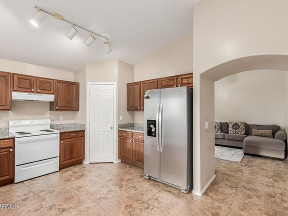 5th image of 246 N 221ST Avenue