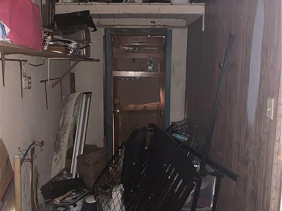5th image of 908 E Hullum St