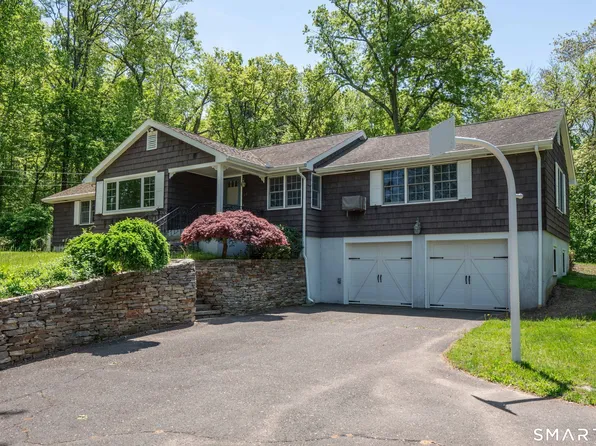34 School St, East Granby, CT 06026