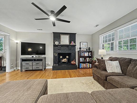 3rd image of 1715 W Market St