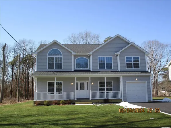 37 West End, Shirley, NY 11967