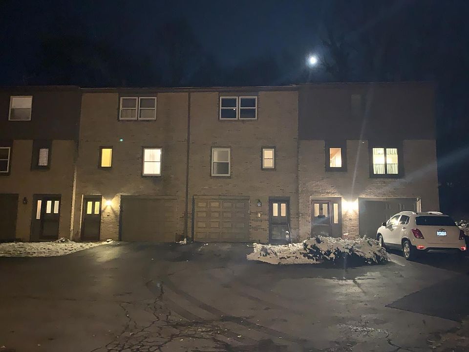 1st image of 111 Woodridge Xing