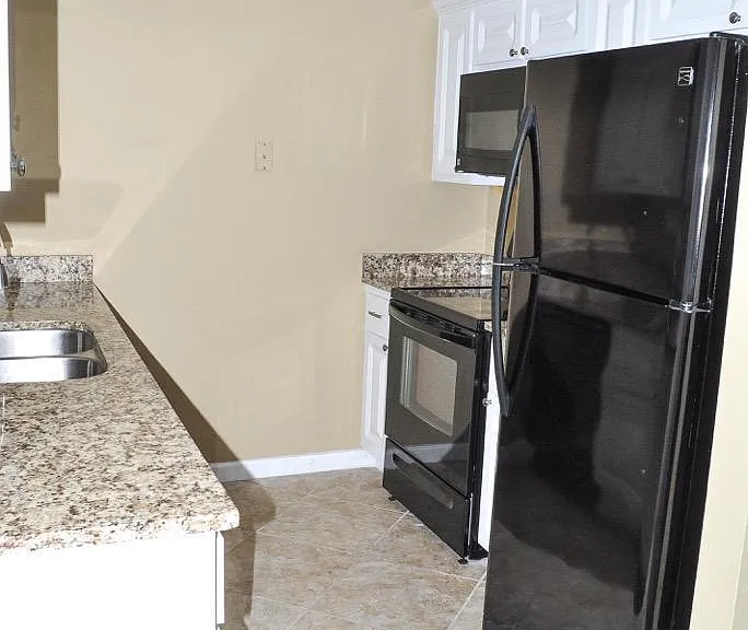 2516 Johnson Dr — Photo 2