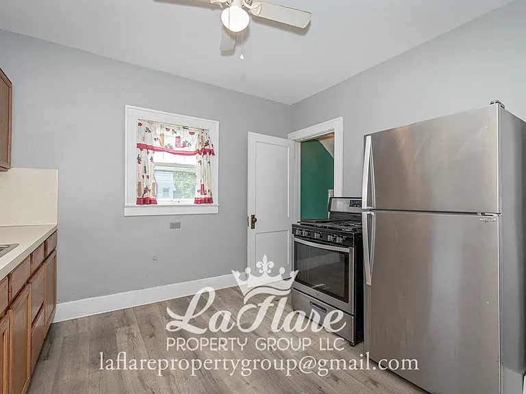 613 Locust St — Photo 11
