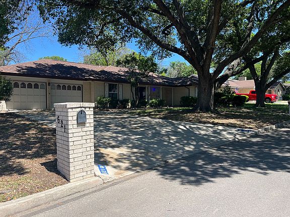 3rd image of 621 Balfour Dr