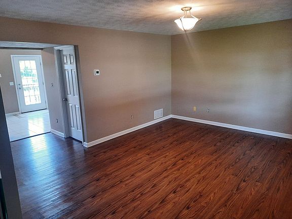 5th image of 125 Mallory Ct