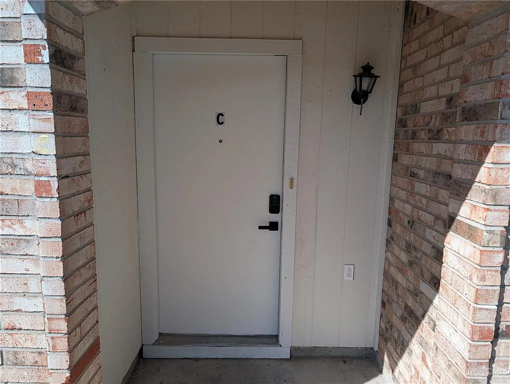 2 bed, 2.0 bath, 1085 sqft, $1,000 — Photo 2