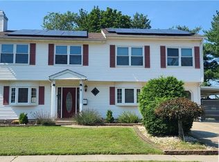 8 Marie Ln, Edison, NJ 08817