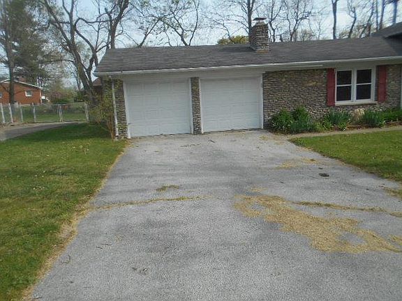 3rd image of 214 Woodhill Ln