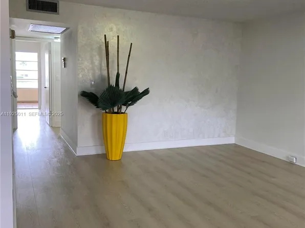 1903 Bermuda Cir APT D2, Pompano Beach, FL 33066