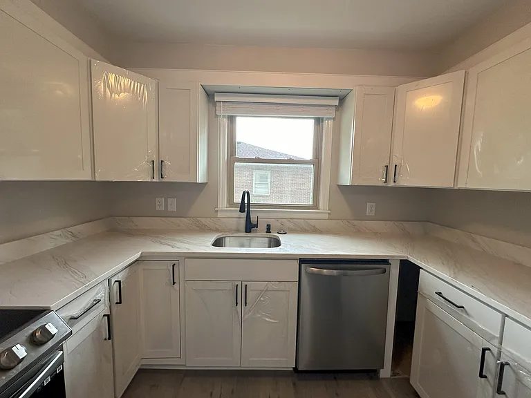 592 Arlington Rd — Photo 4