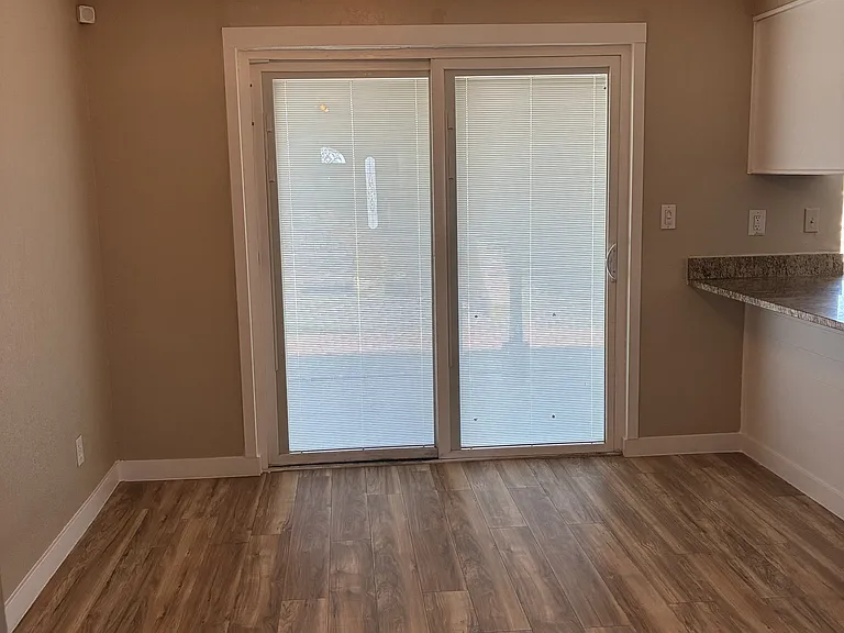 5527 Carousel Dr — Photo 7
