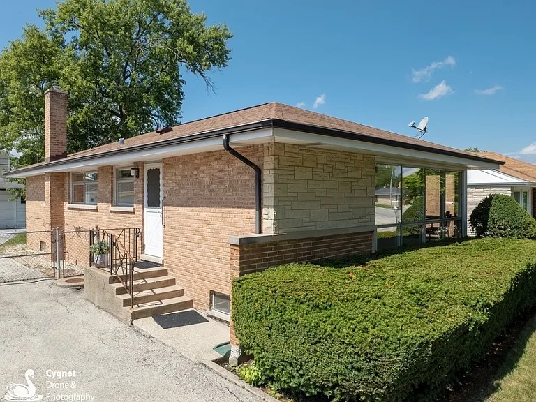 8748 N Olcott Ave — Photo 2