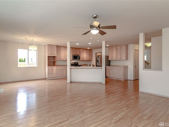 Large and spacious kitchen, dining area and family room. 