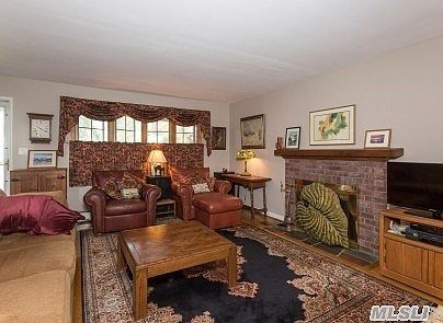 4th image of 12 Huron Ave